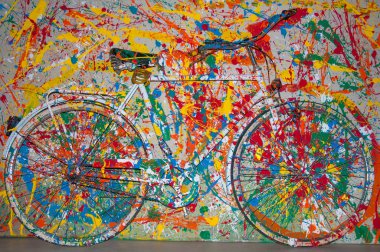 Boyalı bir resim gibi boyalı dekoratif Bisiklet