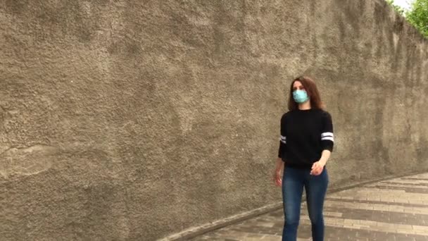 Sick Woman Medical Mask Coughs Center Empty City Coronavirus Covid — Stock Video