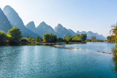 Li Nehri 'nin Yangshuo, Çin' deki manzarası