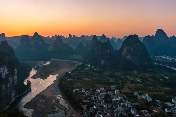 Niesamowity Zachód Słońca Nad Krasowym Krajobrazem Xingping Guilin Chiny — Zdjęcie stockowe