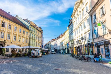 LJUBLJANA, SLOVENIA, 5 AĞUSTOS 2019: Tarihi merkezde güzel binalar
