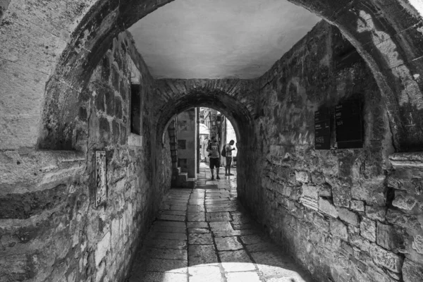 Túnel Pedra Centro Cidade Split Croácia — Fotografia de Stock