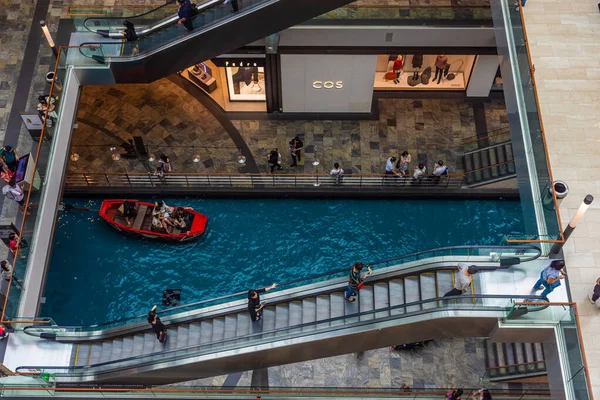 シンガポール 2019年9月28日 マリーナベイのショッピングモール内の運河 — ストック写真