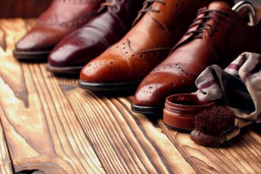 brogues ile ayakkabı bakım set.selective odak deri ayakkabı