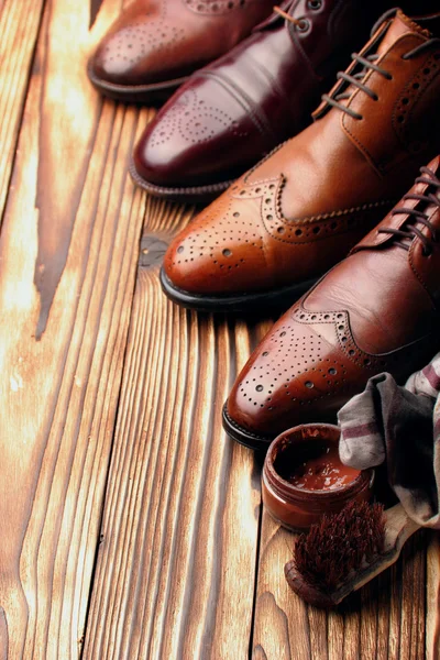 Brogues ile ayakkabı bakım set.selective odak deri ayakkabı — Stok fotoğraf