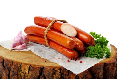 Tavuk sausages.on beyaz arka plan