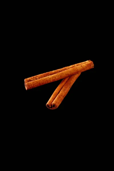 Cinnamon sticks isolated on a black background — Stock Photo, Image