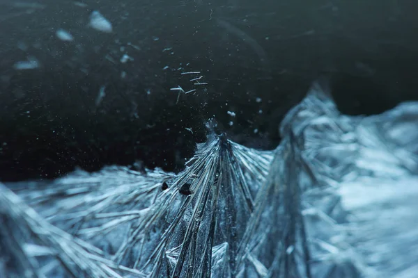 Textura de gelo, macro, azul quebrado frio o fundo. Resumo Como a montanha — Fotografia de Stock