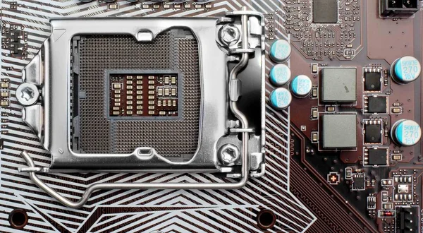 Leere CPU-Prozessorbuchse auf einem Computermotherboard mit sichtbaren Pins. — Stockfoto
