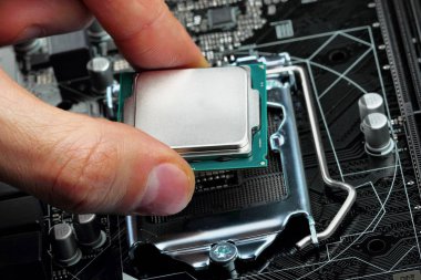Cpu işlemci anakart soketine takın. Teknolojik arka plan. Konsept bilgisayarlar harware