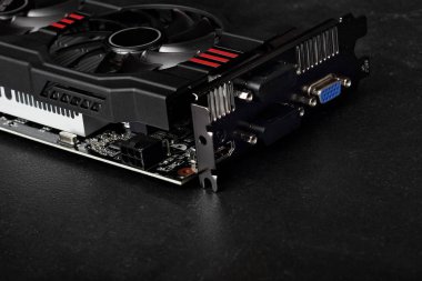 bir karanlık background.concept bilgisayar harware.copy alan bilgisayardan iki Soğutucular ile ekran kartı