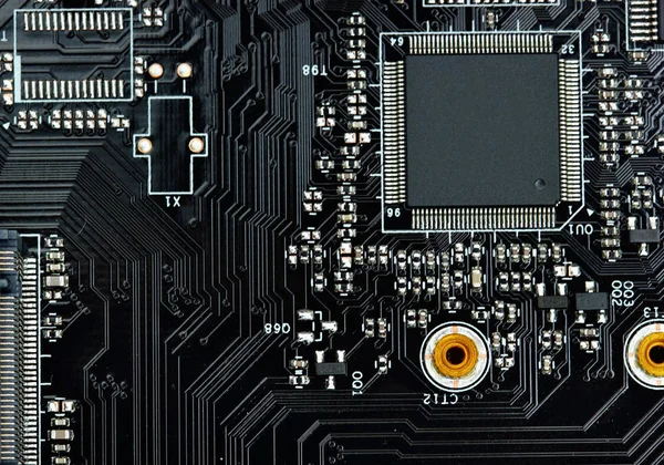 Microprocessador de microchip semicondutor integrado em placa de circuito azul representativa da indústria de alta tecnologia e computação science.macro.concept harware — Fotografia de Stock
