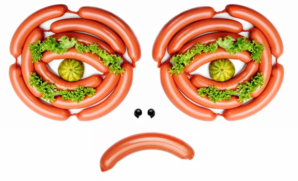 Boos gezicht van worst, zweepslagen uit salade, leerling mini pompoen. Concept grappige voedsel. Voedsel-art. Emotie eten — Stockfoto