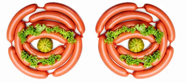 Oczu symbol reprezentowane przez kiełbaski w kształt oczu, rzęsy sałatki, uczniowie mini dyni. Koncepcja sztuki żywności — Zdjęcie stockowe