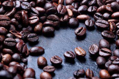 Kahve çekirdekleri, Brown kahve kavrulmuş. closeup.macro.Selective odak. Cjpy alanı