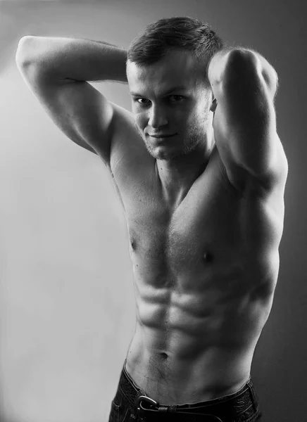 Handsome young man with perfect muscule body posing.Black and white photo — Stock Photo, Image