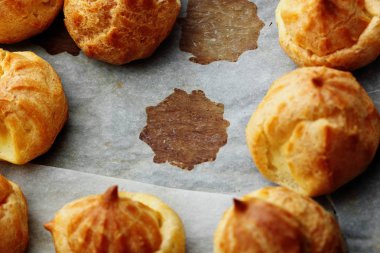 Waxlı ile profitoles. Pişmiş. Kopya alanı.
