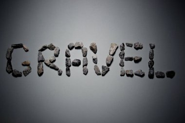 Çakıl gri arka plan üzerinde gelen mektuplar. Gravel.Copy alanı yazdı