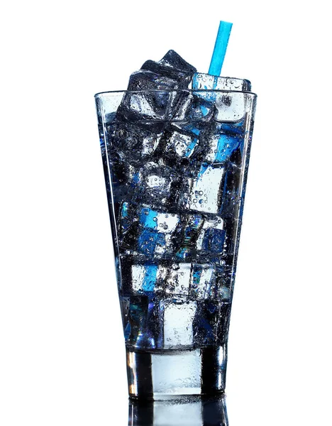 Vaso de agua mineral carbonatada con hielo —  Fotos de Stock