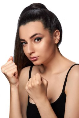 Stüdyo portre genç bir kadın bir boksör olarak. Moda. Sevimli genç kız. Portre Portreler