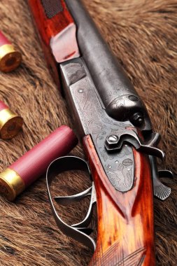 Retro av tüfeği closeup mermi ile avcılık. Seçici odak. Kavram avcılık