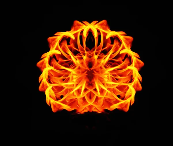 Api Abstrak. Bunga api. Tembakkan pola nyala api pada latar belakang hitam untuk desain — Stok Foto