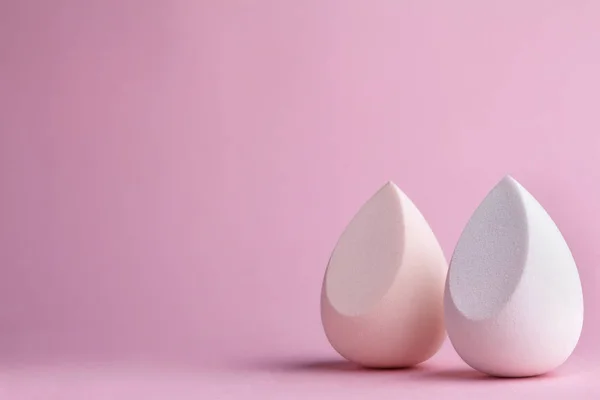 White and light pink beauty blenders.Pink background.Copy space — 스톡 사진