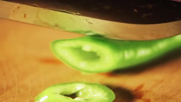 Faca cortar pimenta — Vídeo de Stock