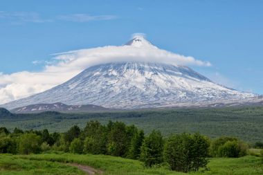  Volkan Klyuchevskaya Hill (4800 m) Avrasya'nın en yüksek aktif yanardağ olduğunu.