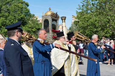 Corfu, Yunanistan - 30 Nisan 2016: Alay ile emanetler Corfu, Saint Spyridon koruyucu azizi. Epitaph ve St. Spyridon dualar.
