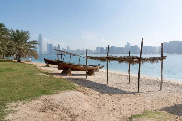 Plaj, Birleşik Arap Emirlikleri Abu Dabi manzarası için göster — Stok fotoğraf