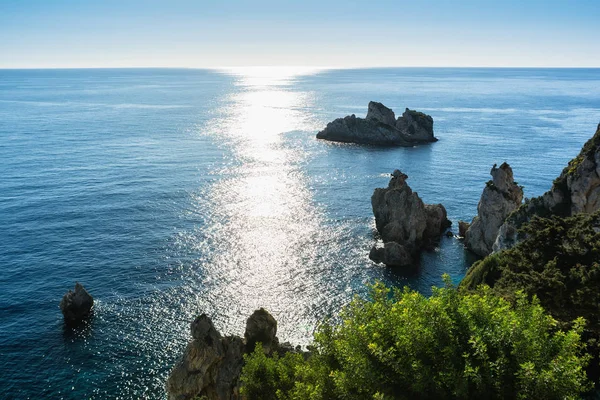 Bellissimo paesaggio marino della costa di Paleokastrica, Corfù, Grecia . — Foto Stock