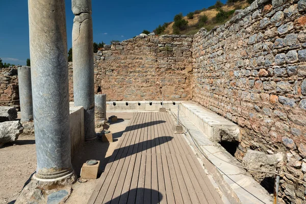 Efes Antik Kenti Izmir, Türkiye'de kamu tuvalet Latrines. — Stok fotoğraf