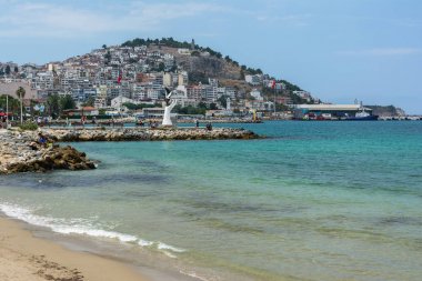 Kuşadası, Türkiye - 20 Ağustos 2017: Görünüm Kuşadası sahil şeridi, Ege Denizi, Türkiye