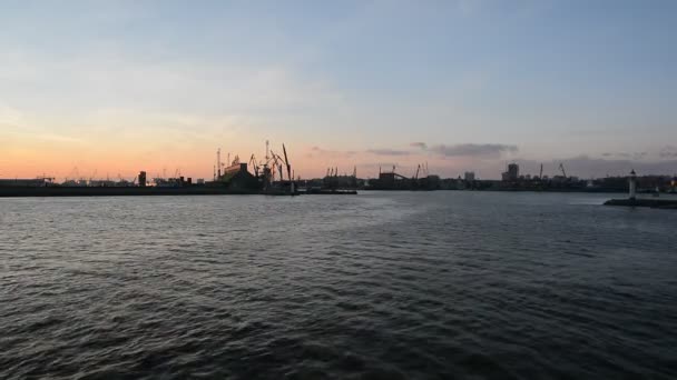 Silhouettes Grues Coucher Soleil Dans Port Industriel Mer Noire Burgas — Video