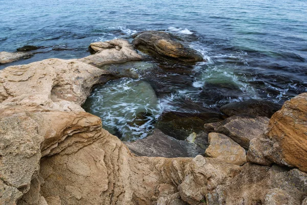 Meereslandschaft an der Schwarzmeerküste in der Nähe von ravda Dorf, Bulgarien. — Stockfoto
