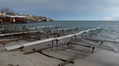 Balıkçı köyü yakınındaki Ravda, Bulgaristan, renkli deniz manzarası. Karadeniz deniz günbatımı.