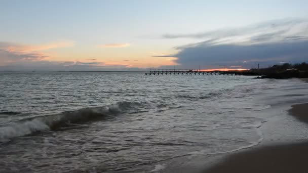 Ηλιοβασίλεμα Στη Θάλασσα Στην Ακτή Της Μαύρης Θάλασσας Κοντά Στο — Αρχείο Βίντεο