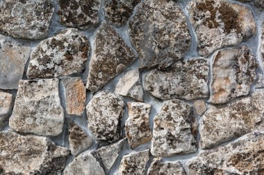 Arka plan doku taş duvar. Taş duvar yosun ve liken