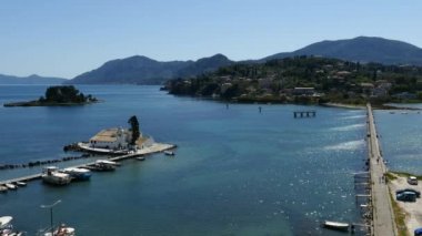 Güzel Vigla hill bölgesinde Corfu Island Pontikonissi Adası ve Vlacherna Manastırı. Mouse Adası.