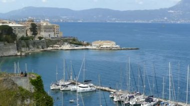 Eski Corfu town cityscape, Yunanistan. Korfu kasabaya eski kale görüntülemek.