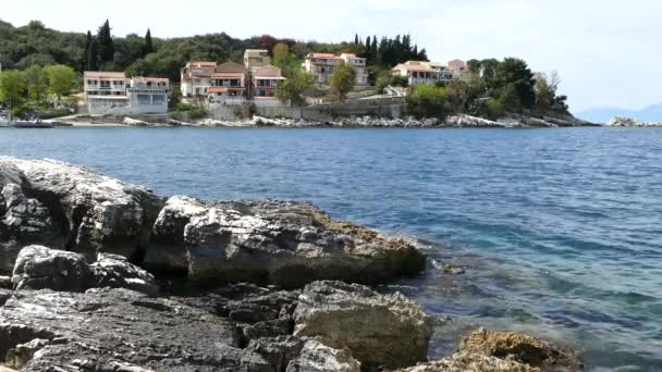 Vesnici Kassiopi Ostrov Korfu Řecko Skalnaté Pobřeží Jónského Moře Domy — Stock video