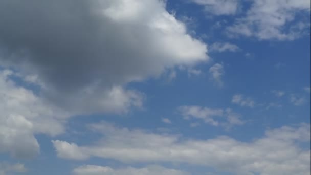 Mooie Cloudscape Met Witte Pluizige Wolken Heldere Blauwe Hemel Abstracte — Stockvideo