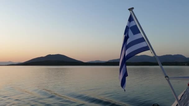 Drapeau National Grèce Agitant Sur Ferry Allant Île Corfou Igoumenitsa — Video