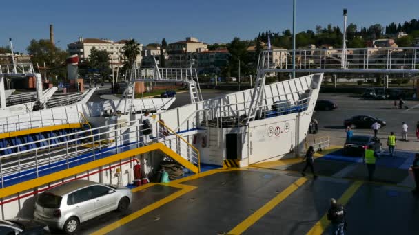 Korfu Grekland April 2018 Färjan Corfu Hamn Grekland Passagerare Och — Stockvideo