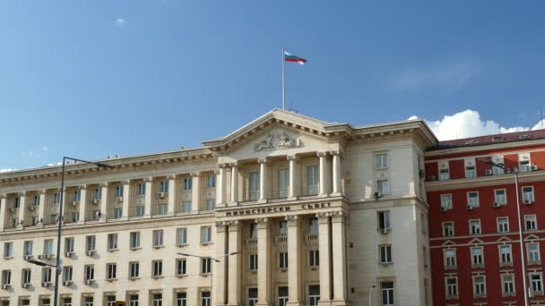 在保加利亚索非亚建立部长理事会 部长的文本委员会在保加利亚在大厦 — 图库视频影像