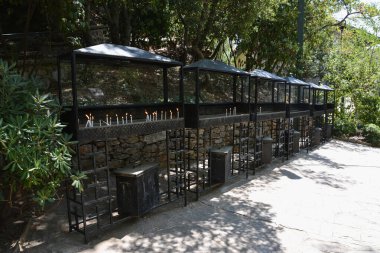 Meryem 'in Evi (Meryemana), İsa' nın annesinin Selcuk, Efes, Türkiye 'deki son evi olduğuna inanılıyor..
