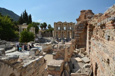 EPHESUS, TURKEY - 16 AĞUSTOS 2017: Efes 'teki Celsus Kütüphanesi, Selcuk, Türkiye.