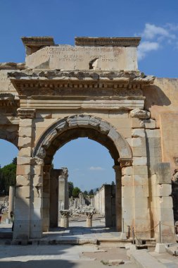 Ephesus antik kenti Selcuk 'taki Celsus Kütüphanesi, Türkiye. Mazeus Kapısı.