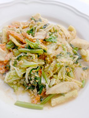 Suki et suları, olmadan plaka üzerinde sukiyaki yağda kızarmış karışık sebze ve tofu karıştırın. Vejetaryen yiyecekler, sağlıklı gıda